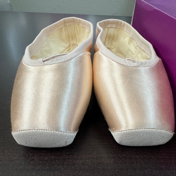 Recently Discontinued Rubin Radiance Pointe Shoes - Exclusive Style - Picture 3 of 5